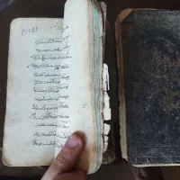 تعدادی کتاب قدیمی خطی|کتاب و مجله مذهبی|تهران, فلسطین (میدان انقلاب)|دیوار