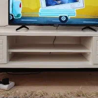 میز تلویزیون و آینه کنسول