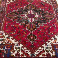 فرش دست بافت پشمی، هنر درمان درکنار هم،