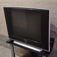 24 اینچ مارک سامسونگ همراه با کنترل و میز تلویزون