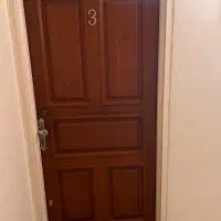درب چوبی منزل