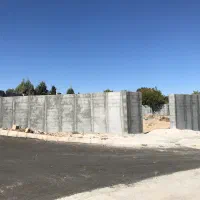 زمین دیوار کشی مسکونی با پروانه ساخت|فروش زمین و ملک کلنگی|مبارکه, |دیوار