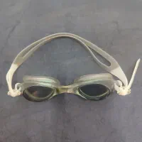 عینک مخصوص شنا و غواصی (حتی دوچرخه سواری و موتور)