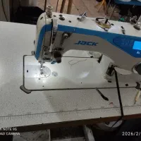 خیاط برای تعمیر لباس