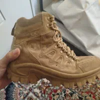 پوتین کوهنوردی|کیف، کفش، کمربند|مشهد, شهید قربانی|دیوار