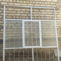 پنجره فلزی
