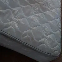 آگهی تشک و خوش خواب فنری کاملا سالمه