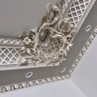 مجری حرفه‌ای گچبری کلاسیک کناف کاغذ دیواری پتینه