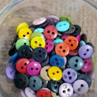 دکمه رنگی|لوازم خیاطی و بافتنی|خرم‌آباد, |دیوار