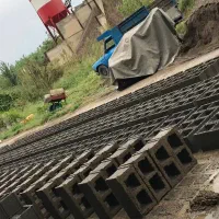 استا کار در کارگاه بلوک زنی