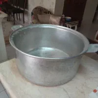 قابلمه بزرگ روی|ظروف پخت‌وپز|مشهد, هفت تیر (حافظ)|دیوار