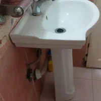 روشویی با شیر آب