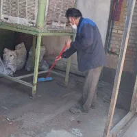 * کارگر آقا باز نشسته *