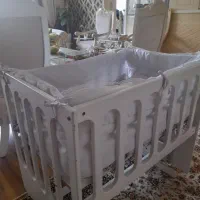 گهواره نوزاد آسانسوری