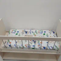 تخت کنار مادری