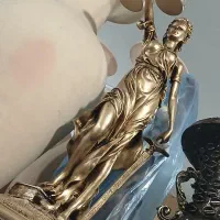 مجسمه الهه ی حقوق