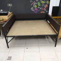 تخت سنتی فلزی محکم با پشتی ونئوپان وصندلی فلزی