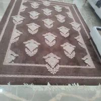 فرش ماشینی ابریشمی نازک طرح ترنج در حد نو