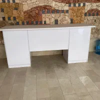 میز کار محکم در حد نو