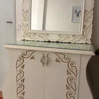 آیینه و کنسول