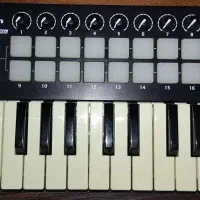 فروش فوری میدی کنترلر(کیبورد)|پیانو، کیبورد، آکاردئون|فردیس, شهرک ناز|دیوار