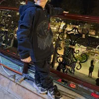 لباس پسرانه هودی و شلوار جین