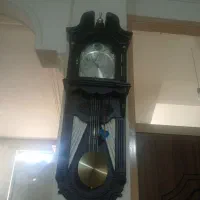 یک عدد ساعت دیواری