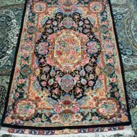 یک عدد فرش زر و نیم و یه جفت تابلو فرش دستباف