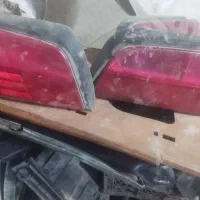 چراغ جلو پژو وخطرعقب یدگلگیر مشکی  ضربه کمی دارد