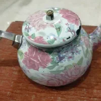 کتری بزرگ و کوچک  سالم بشرط فروش|قوری، کتری، قهوه‌ساز دستی|بومهن, |دیوار