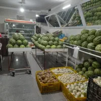 فروش تمام وسایل میوه فروشی همراه با یخچال