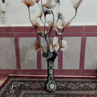 * گلدان با ۶ عدد شاخه گل بزرگ *