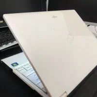 لپ تاپ فوجیتسو i5 در حد نو با ضمانت و مهلت تست