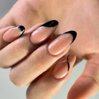 آموزش حرفه‌ای و خدمات کاشت ناخن