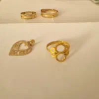 مقداری طلا وزن حدودی ۶ گرم