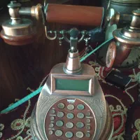 تلفن رومیزی قدیمی مسی