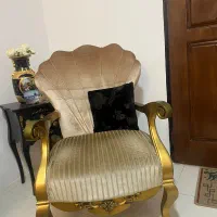 میز غذاخوری ۸ نفره و ۴ عدد مبل تکی و میز جلو مبلی