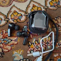 یک عدد ایرپاد به همراه کابل|پخشکننده همراه|گنبد کاووس, |دیوار