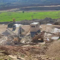 فروش-چهار-سهم-از-سنگ-شکن