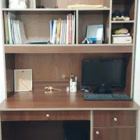 میز کامپیوتر چوبی با کتابخانه