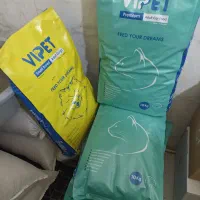 غذای خشک گربه . سگ