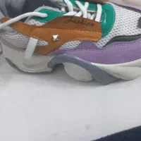 کتونی الماس زیبا|کیف، کفش، کمربند|قم, قلعه یزدیها|دیوار