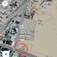 سرایدار در کافه رستوران گاندو