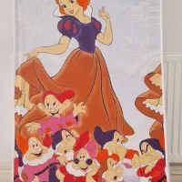 یک تشک کودک با طرح سفید برفی صحیح و سالم