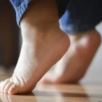کلینیک ارزیابی مشکلات راه رفتن و ایستادن فرزند شما|خدمات آرایشگری و زیبایی|بهار, |دیوار