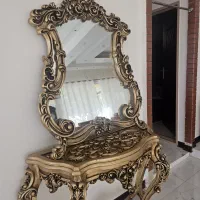 بوفه طلایی و ایینه کنسول