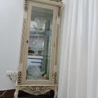 ویترین شیشه ای تاج دار