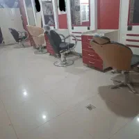 تمامی لوازم آرایشگاه باهم به فروش میرسد