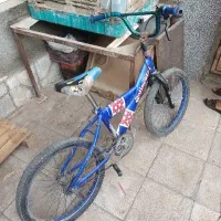 با سلام دوتا دوچرخه سالم