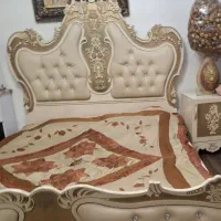 تخت خواب دو نفره به همراه میز آرایش و  پا تختی